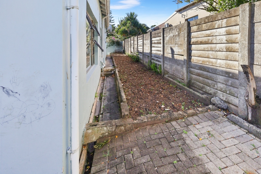 To Let 5 Bedroom Property for Rent in Vincent Eastern Cape